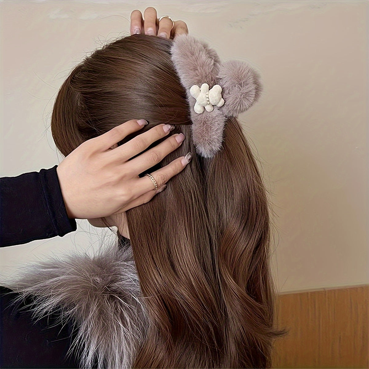 Chic Plush Bear Hair Claw Clip - Elegant & Strong Grip for Thick, Curly, Straight Hair - Perfect Valentine's Day or New Year's Accessory for Women